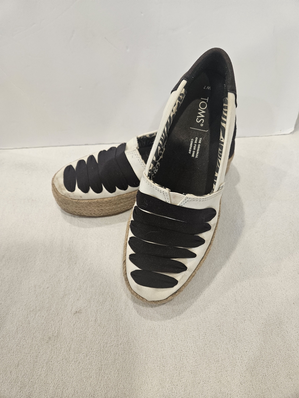 TOMS Women’s Two-Tone Espadrille Platform Slip-On - Black & White 7 - Picture 3 of 9
